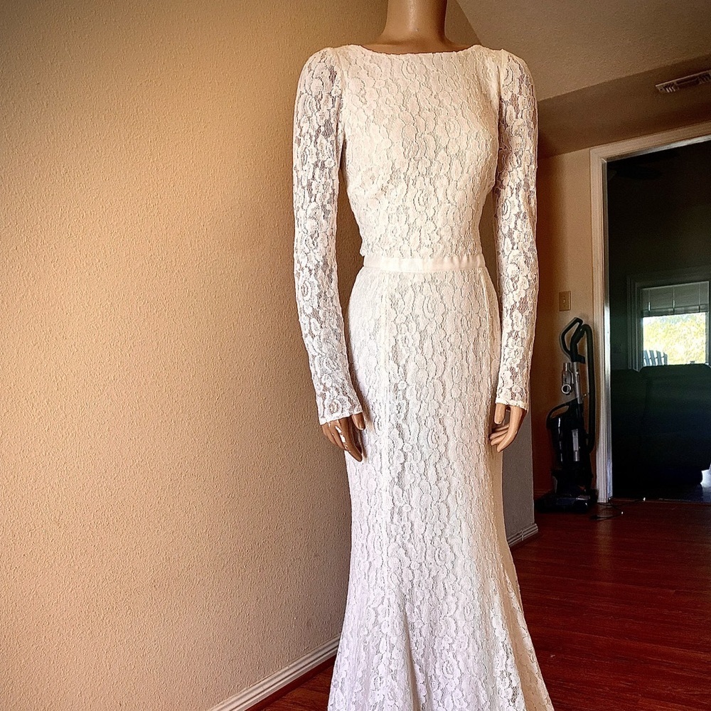 Gorgeous Reformation Lace Wedding Dress w/Bateau Neckline